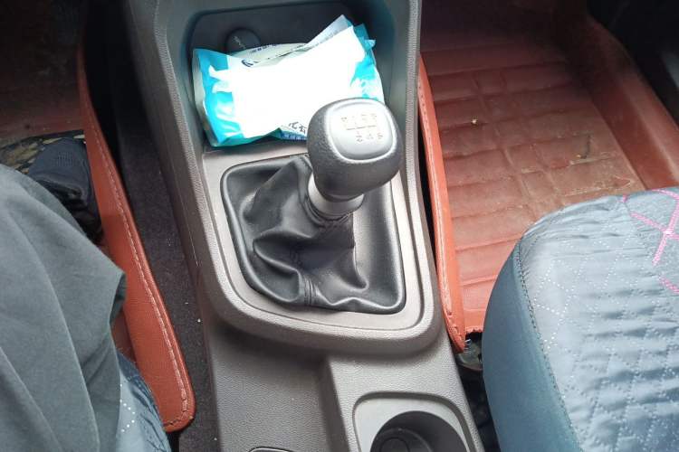 Used Wuling Hongguang V 2022 1.5L Jingqu Edition Electric-Assist LAR Gear Lever