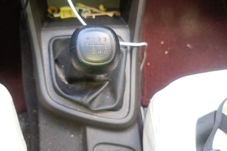 Used Wuling Hongguang V 2022 1.5L Jingqu Edition Enclosed-Window Vehicle with Electric Power Steering LAR Gear Lever