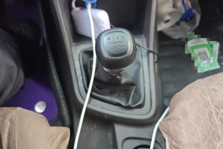 Used Wuling Hongguang V 2022 1.5L Jingqu Edition Enclosed-Window Vehicle with Hydraulic Power Steering LAR Gear Lever