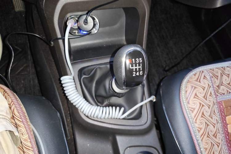 Used Wuling Hongguang V 2022 1.5L Jingqu Edition Electric-Assist LAR Gear Lever