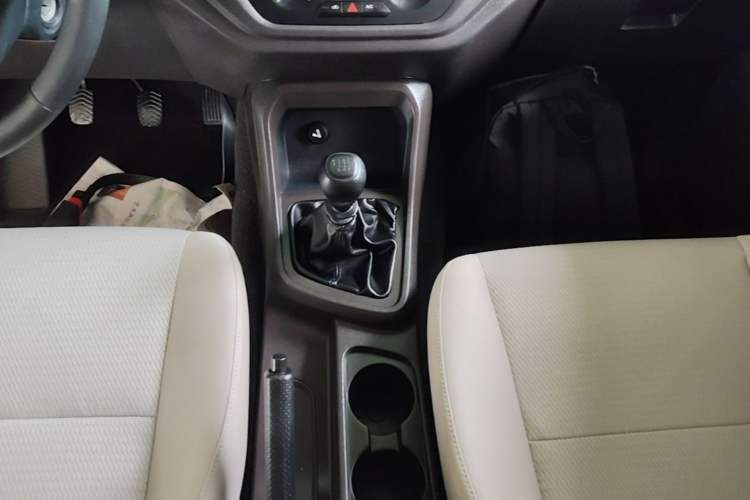 Used Wuling Hongguang V 2022 1.5L Jingqu Version Hydraulic Power Steering LAR Gear Lever