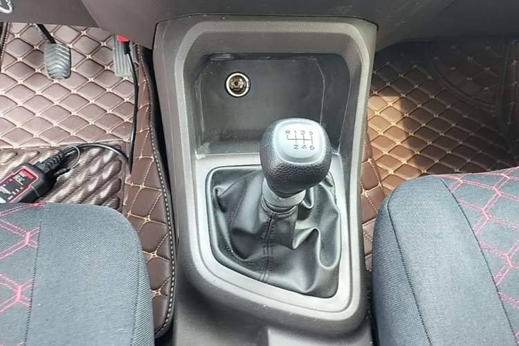 Used Wuling Hongguang V 2022 1.5L Jingqu Edition Electric-Assist LAR Gear Lever
