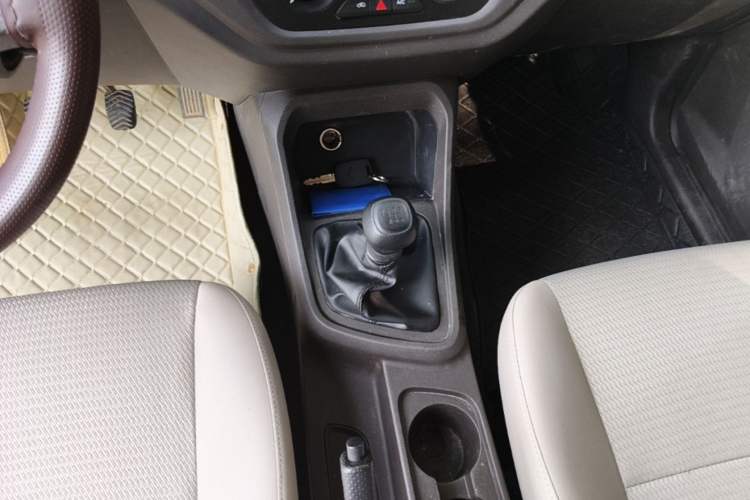 Used Wuling Hongguang V 2022 1.5L Enjoy Edition Electric-Powered LAR Gear Lever