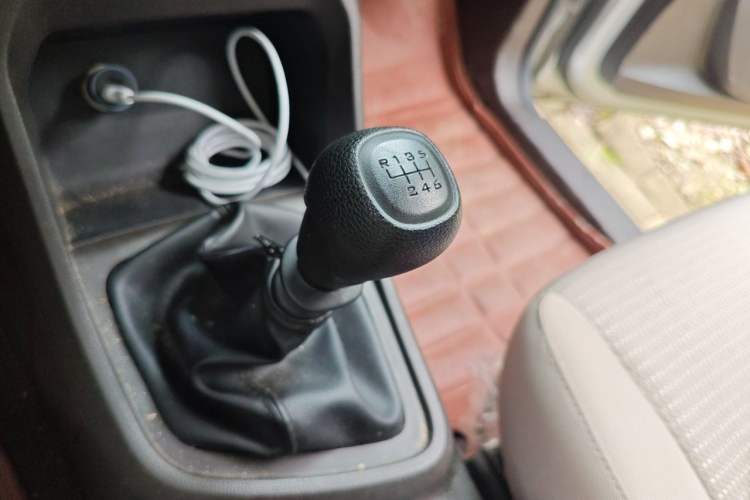 Used Wuling Hongguang V 2022 1.5L Jingqu Version Hydraulic Power Steering LAR Gear Lever