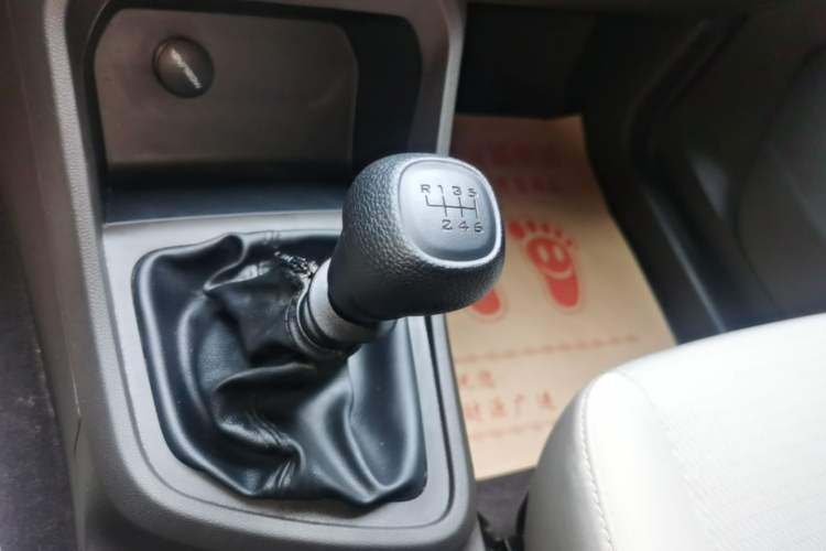 Used Wuling Hongguang V 2022 1.5L Jingqu Edition Electric-Assist LAR Gear Lever
