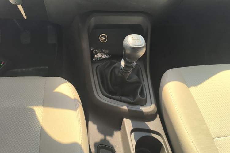 Used Wuling Hongguang V 2022 1.5L Jingqu Version Hydraulic Power Steering LAR Gear Lever
