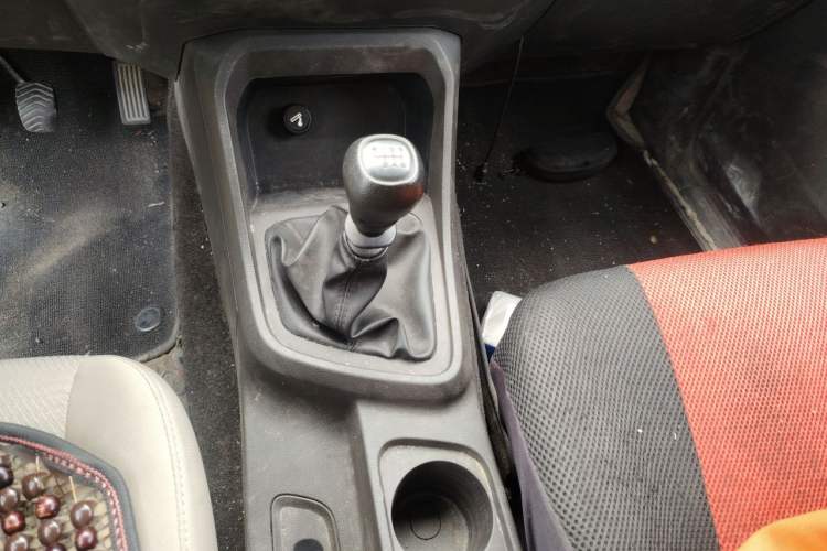 Used Wuling Hongguang V 2022 1.5L Jingqu Edition Enclosed-Window Vehicle with Electric Power Steering LAR Gear Lever