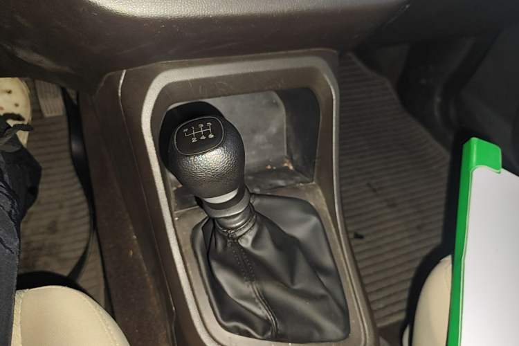 Used Wuling Hongguang V 2022 1.5L Jingqu Version Hydraulic Power Steering LAR Gear Lever