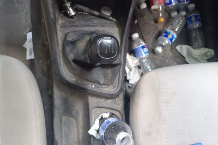 Used Wuling Hongguang V 2022 1.5L Jingqu Edition Enclosed-Window Vehicle with Hydraulic Power Steering LAR Gear Lever