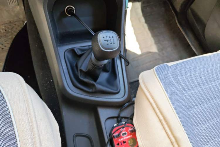 Used Wuling Hongguang V 2022 1.5L Jingqu Edition Electric-Assist LAR Gear Lever