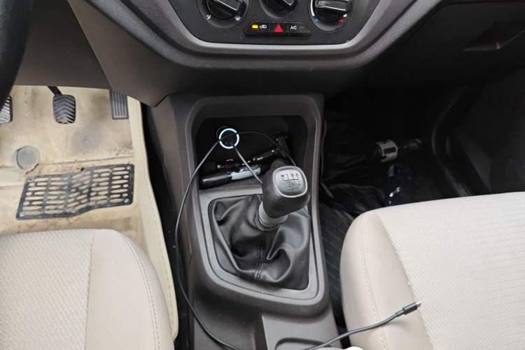 Used Wuling Hongguang V 2022 1.5L Jingqu Edition Electric-Assist LAR Gear Lever