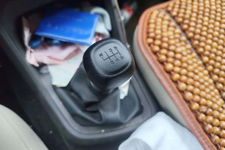 Used Wuling Hongguang V 2022 1.5L Jingqu Version Hydraulic Power Steering LAR Gear Lever