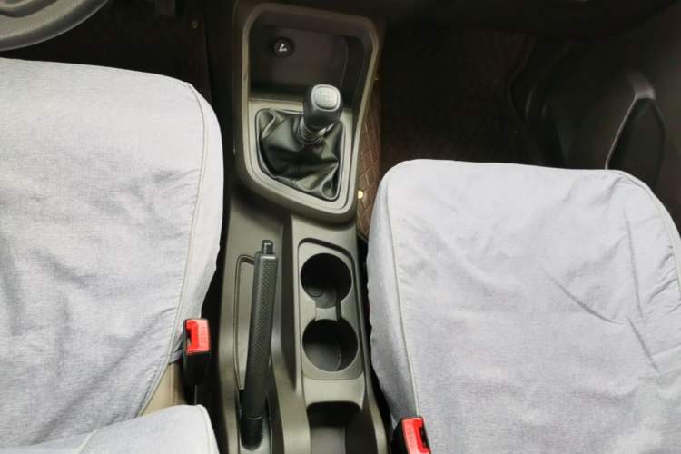 Used Wuling Hongguang V 2022 1.5L Jingqu Version Hydraulic Power Steering LAR Gear Lever