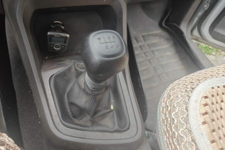 Used Wuling Hongguang V 2022 1.5L Jingqu Edition Electric-Assist LAR Gear Lever