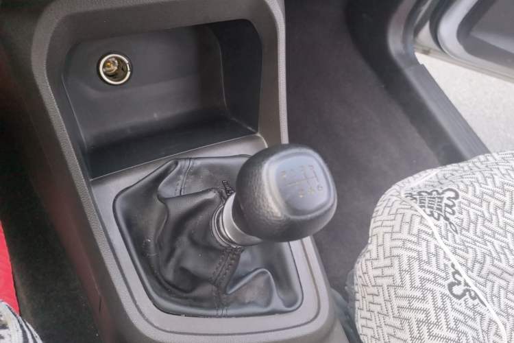 Used Wuling Hongguang V 2022 1.5L Jingqu Edition Electric-Assist LAR Gear Lever