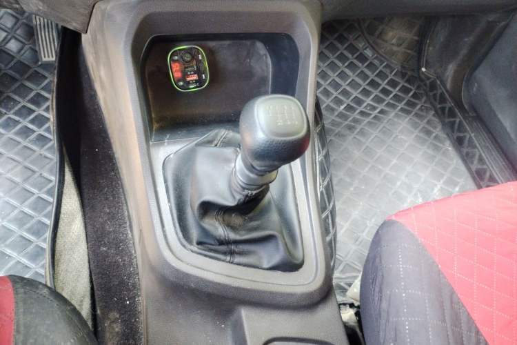Used Wuling Hongguang V 2022 1.5L Enjoy Edition Electric-Powered LAR Gear Lever