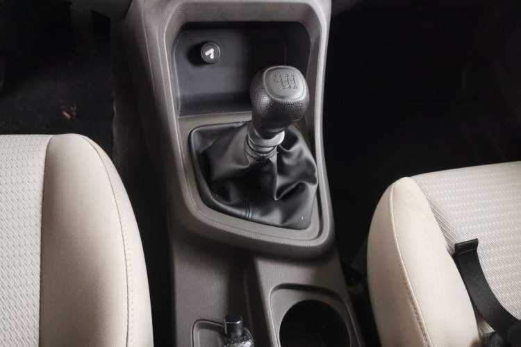 Used Wuling Hongguang V 2022 1.5L Jingqu Edition Enclosed-Window Vehicle with Electric Power Steering LAR Gear Lever