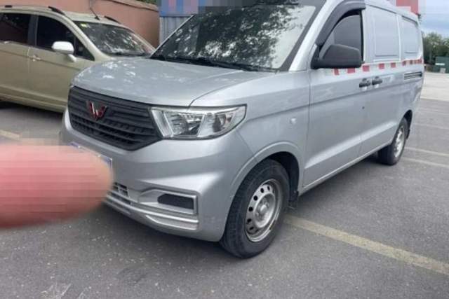 Used Wuling Hongguang V 2022 1.5L Jingqu Edition Enclosed-Window Vehicle with Hydraulic Power Steering LAR