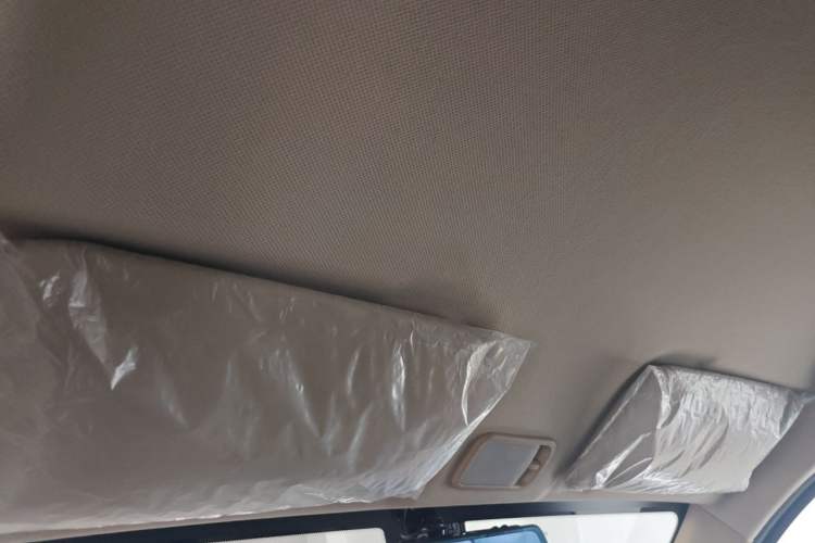Used Wuling Hongguang V 2022 1.5L Jingqu Edition Enclosed-Window Vehicle with Hydraulic Power Steering LAR Headliner