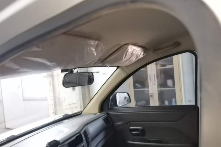 Used Wuling Hongguang V 2022 1.5L Jingqu Edition Enclosed-Window Vehicle with Hydraulic Power Steering LAR Headliner