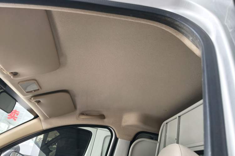 Used Wuling Hongguang V 2022 1.5L Jingqu Edition Enclosed-Window Vehicle with Hydraulic Power Steering LAR Headliner