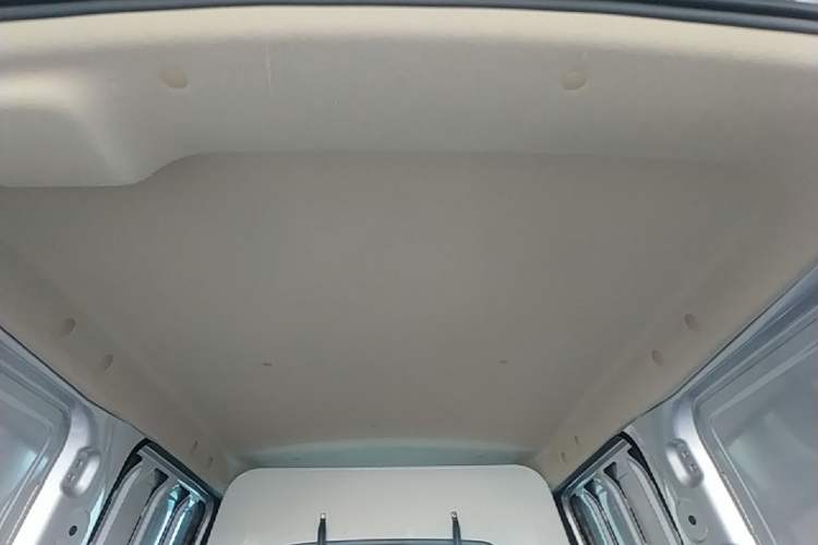 Used Wuling Hongguang V 2022 1.5L Jingqu Edition Enclosed-Window Vehicle with Hydraulic Power Steering LAR Headliner