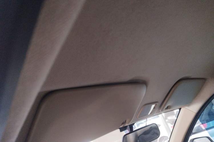 Used Wuling Hongguang V 2022 1.5L Jingqu Edition Enclosed-Window Vehicle with Electric Power Steering LAR Headliner