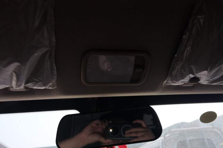 Used Wuling Hongguang V 2022 1.5L Jingqu Edition Enclosed-Window Vehicle with Electric Power Steering LAR Headliner