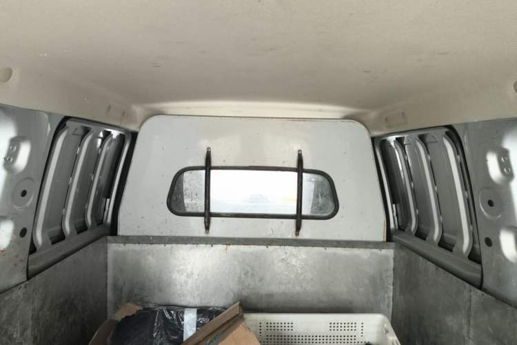 Used Wuling Hongguang V 2022 1.5L Jingqu Edition Enclosed-Window Vehicle with Hydraulic Power Steering LAR Headliner