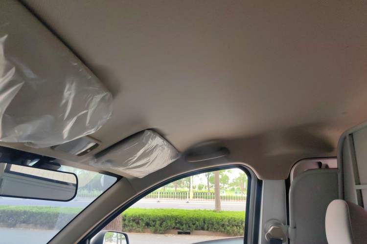 Used Wuling Hongguang V 2022 1.5L Jingqu Edition Enclosed-Window Vehicle with Hydraulic Power Steering LAR Headliner