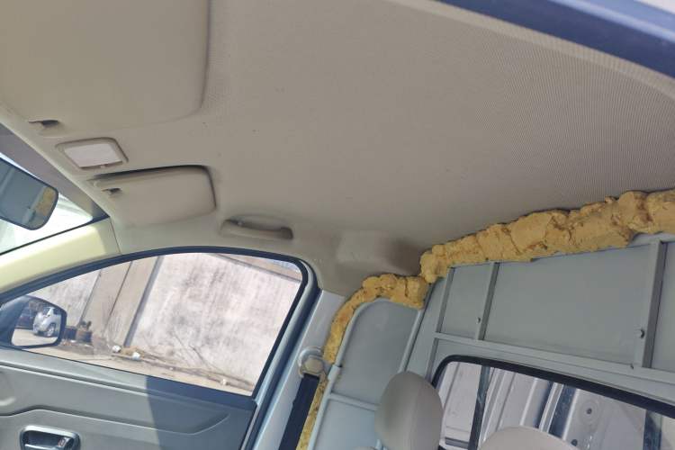 Used Wuling Hongguang V 2022 1.5L Jingqu Edition Enclosed-Window Vehicle with Electric Power Steering LAR Headliner
