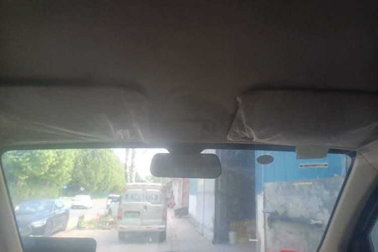 Used Wuling Hongguang V 2022 1.5L Jingqu Edition Enclosed-Window Vehicle with Hydraulic Power Steering LAR Headliner