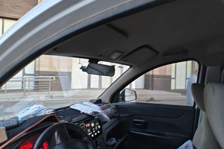 Used Wuling Hongguang V 2022 1.5L Jingqu Edition Enclosed-Window Vehicle with Hydraulic Power Steering LAR Headliner