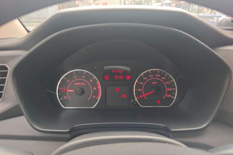 Used Wuling Hongguang V 2022 1.5L Jingqu Edition Enclosed-Window Vehicle with Hydraulic Power Steering LAR Instrument Cluster