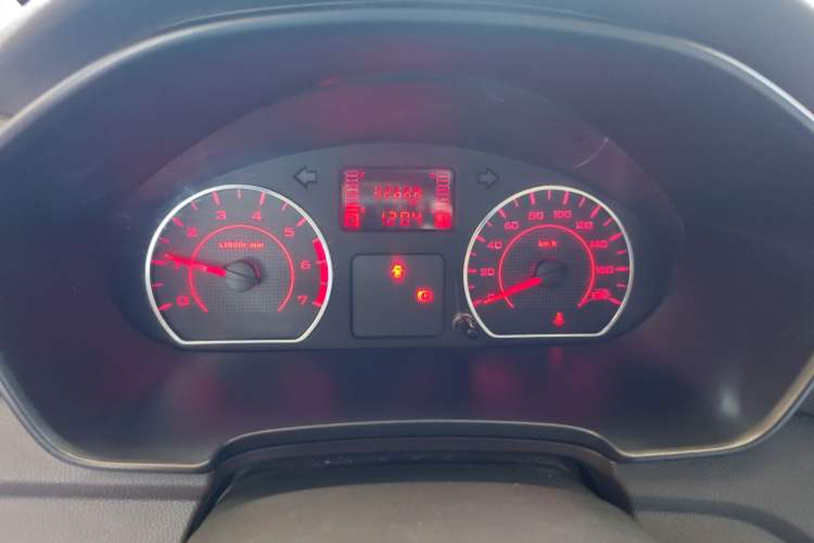 Used Wuling Hongguang V 2022 1.5L Jingqu Edition Enclosed-Window Vehicle with Hydraulic Power Steering LAR Instrument Cluster