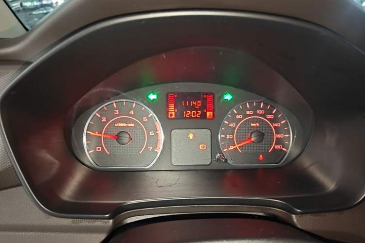 Used Wuling Hongguang V 2022 1.5L Jingqu Edition Enclosed-Window Vehicle with Electric Power Steering LAR Instrument Cluster
