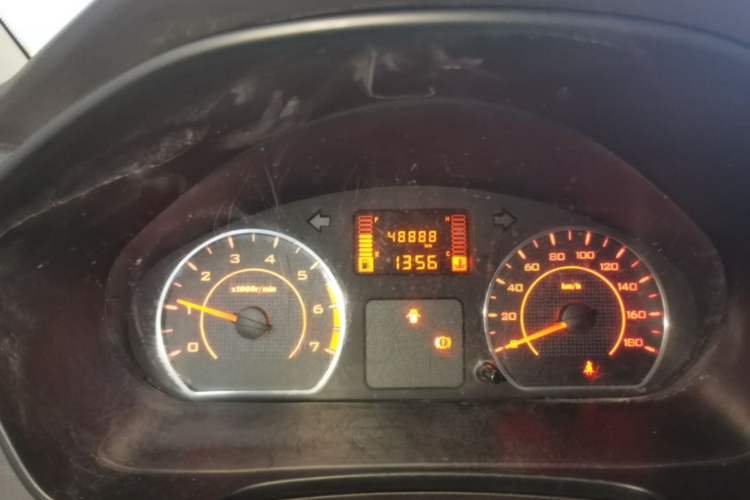 Used Wuling Hongguang V 2022 1.5L Jingqu Edition Enclosed-Window Vehicle with Hydraulic Power Steering LAR Instrument Cluster