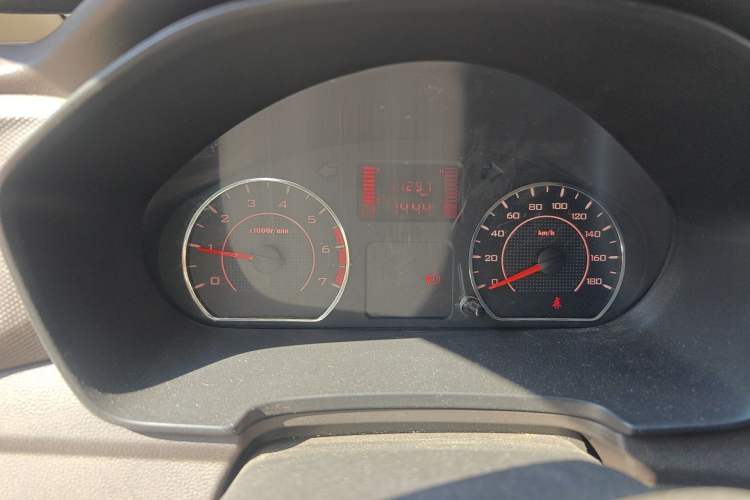 Used Wuling Hongguang V 2022 1.5L Jingqu Version Hydraulic Power Steering LAR Instrument Cluster