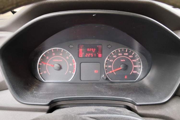 Used Wuling Hongguang V 2022 1.5L Jingqu Version Hydraulic Power Steering LAR Instrument Cluster