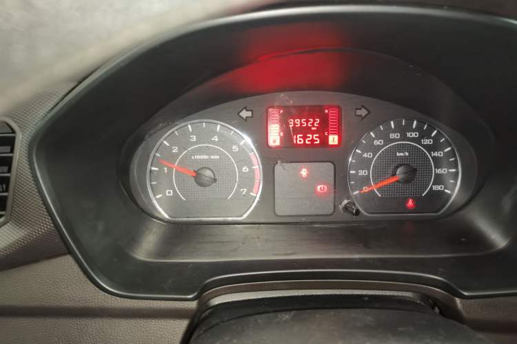 Used Wuling Hongguang V 2022 1.5L Jingqu Edition Enclosed-Window Vehicle with Hydraulic Power Steering LAR Instrument Cluster
