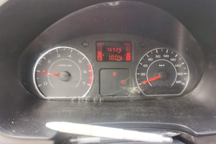 Used Wuling Hongguang V 2022 1.5L Jingqu Edition Enclosed-Window Vehicle with Hydraulic Power Steering LAR Instrument Cluster