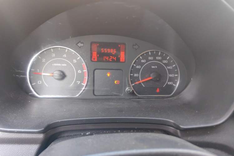 Used Wuling Hongguang V 2022 1.5L Jingqu Edition Enclosed-Window Vehicle with Electric Power Steering LAR Instrument Cluster