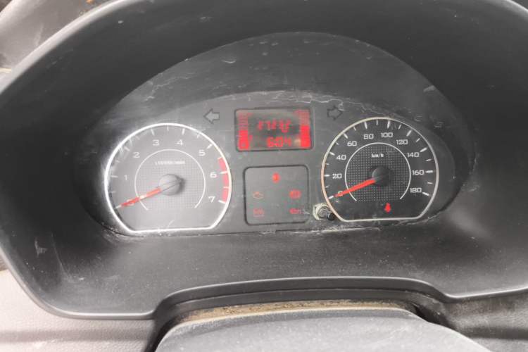Used Wuling Hongguang V 2022 1.5L Jingqu Edition Enclosed-Window Vehicle with Hydraulic Power Steering LAR Instrument Cluster