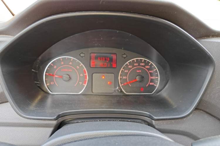 Used Wuling Hongguang V 2022 1.5L Jingqu Edition Enclosed-Window Vehicle with Hydraulic Power Steering LAR Instrument Cluster