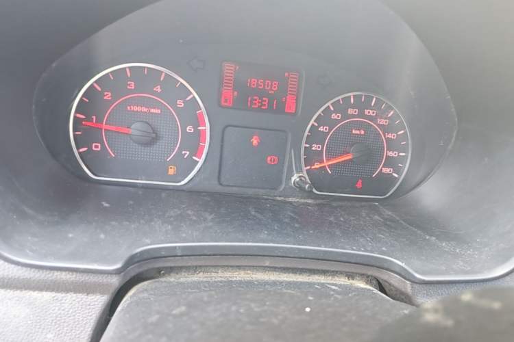 Used Wuling Hongguang V 2022 1.5L Jingqu Edition Enclosed-Window Vehicle with Electric Power Steering LAR Instrument Cluster
