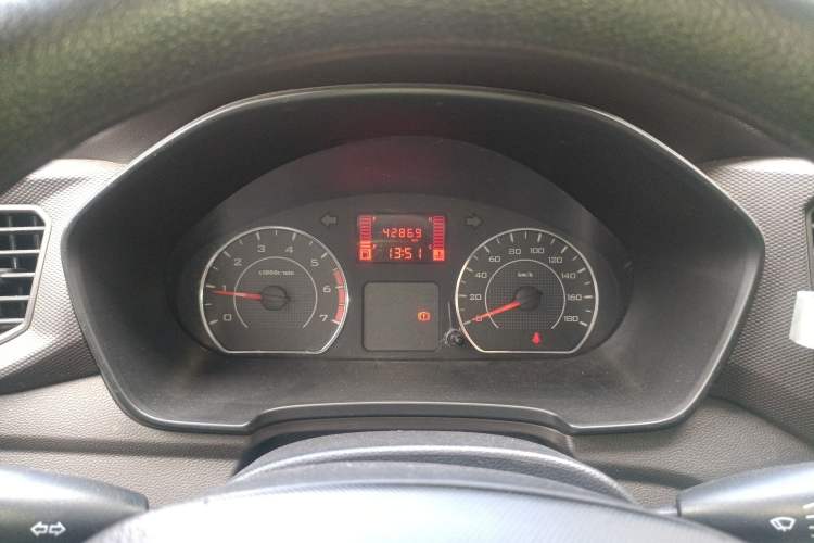 Used Wuling Hongguang V 2022 1.5L Jingqu Edition Enclosed-Window Vehicle with Electric Power Steering LAR Instrument Cluster