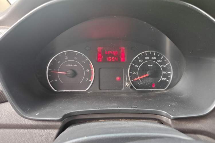 Used Wuling Hongguang V 2022 1.5L Jingqu Edition Enclosed-Window Vehicle with Hydraulic Power Steering LAR Instrument Cluster
