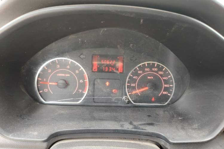 Used Wuling Hongguang V 2022 1.5L Jingqu Edition Enclosed-Window Vehicle with Electric Power Steering LAR Instrument Cluster