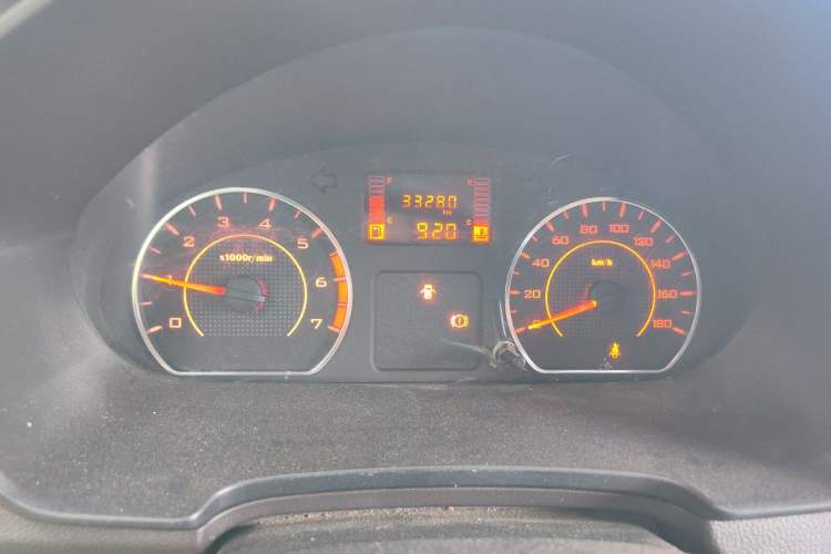 Used Wuling Hongguang V 2022 1.5L Jingqu Edition Enclosed-Window Vehicle with Hydraulic Power Steering LAR Instrument Cluster