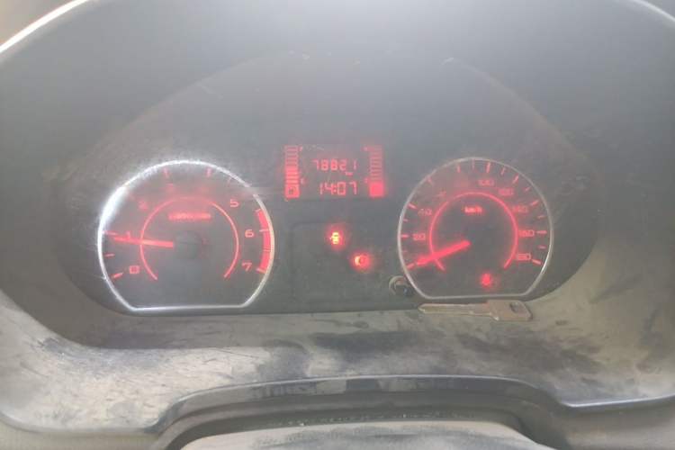 Used Wuling Hongguang V 2022 1.5L Jingqu Edition Enclosed-Window Vehicle with Hydraulic Power Steering LAR Instrument Cluster